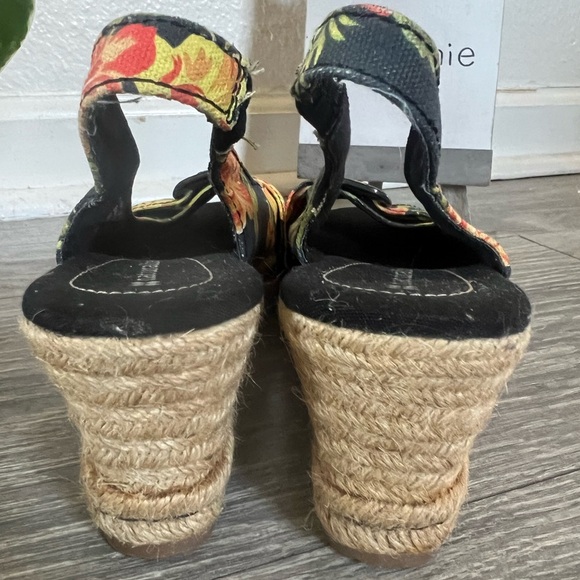 Naturalizer Bina Tropical Floral Hibiscus Peep Toe Espadrille Platform Wedge 7.5 - Picture 6 of 10